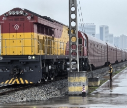 新春“开门红” 渝车“出海忙”