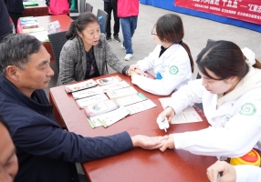 涪陵：弘扬雷锋精神 志愿服务暖民心