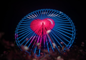 七夕撒糖 重庆欢乐谷联合两江新区婚姻登记处将新人誓言搬上摩天轮 ...