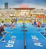 夜光匹克球点亮夜空