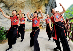 “5·19”山水豪情·“”520“”浪漫记忆 湖北恩施地心谷全给你 ... ...