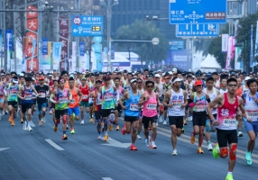 重报观察｜一场马拉松，沸腾一座城