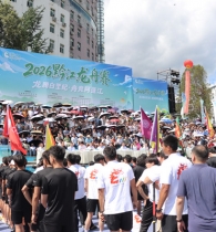 2026黔江龙舟赛开幕 19支队伍端午挥桨竞速