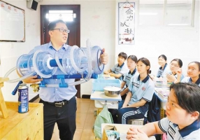 师者如光！年轻教师这样传承教育家精神