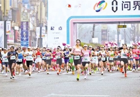 2025重庆女子半程马拉松赛举行
