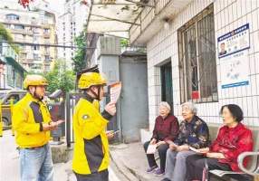 外卖骑手化身“国安宣传轻骑队”