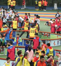 解决场地课程师资“三难” 让重庆校园“足”够精彩