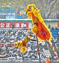 非遗舞动青春 开州瑞兽金狮“跃”入大学校园