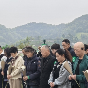 重庆清明祭扫持续高峰 13.49万人选择绿色低碳祭扫