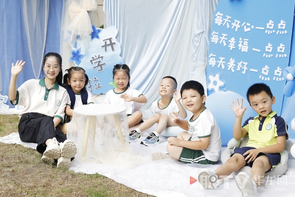 重庆两江新区光合森林幼儿园，开学啦，小朋友们在幼儿园里玩游戏。第1眼TV-华龙网记者 石涛 摄