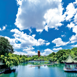 渝北碧津公园：生态画卷 蓝天共赏