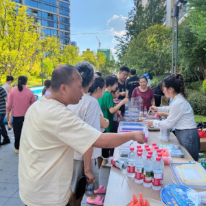 南岸：亲子“玩水大作战” 共享夏日好时光