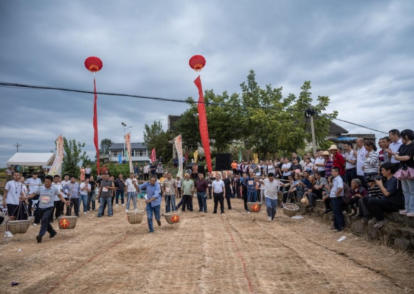 趣味运动会现场。王传贵摄
