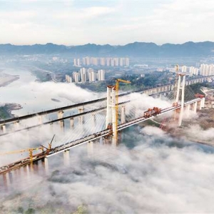 成渝中线高铁井口嘉陵江特大桥加紧建设