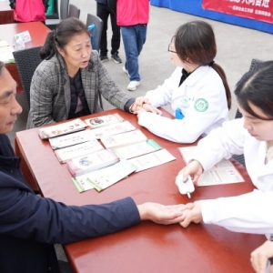 涪陵：弘扬雷锋精神 志愿服务暖民心