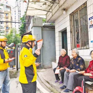 外卖骑手化身“国安宣传轻骑队”