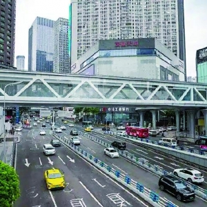 观音桥空中连廊首开段基本建成