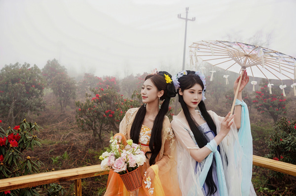 游客在杜鹃公园可以体验主题旅拍。活动方供图