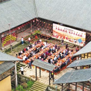 一位全国人大代表与丰都金龙寨村村民的约定—“你们放心种放心养，我们想办法来卖！” ...